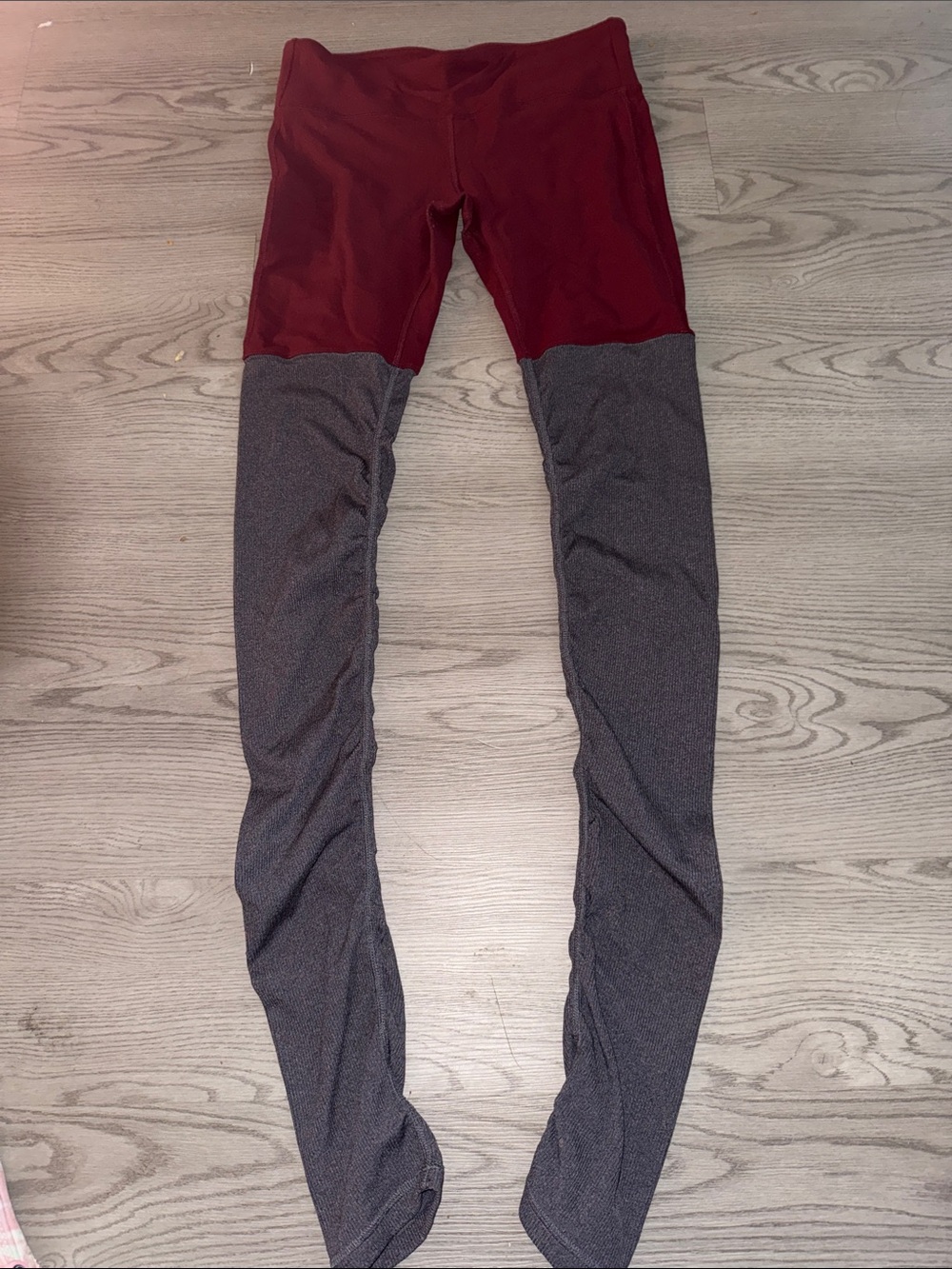 ALO Yoga Two-Tone yoga pants in Burgundy and Charcoal